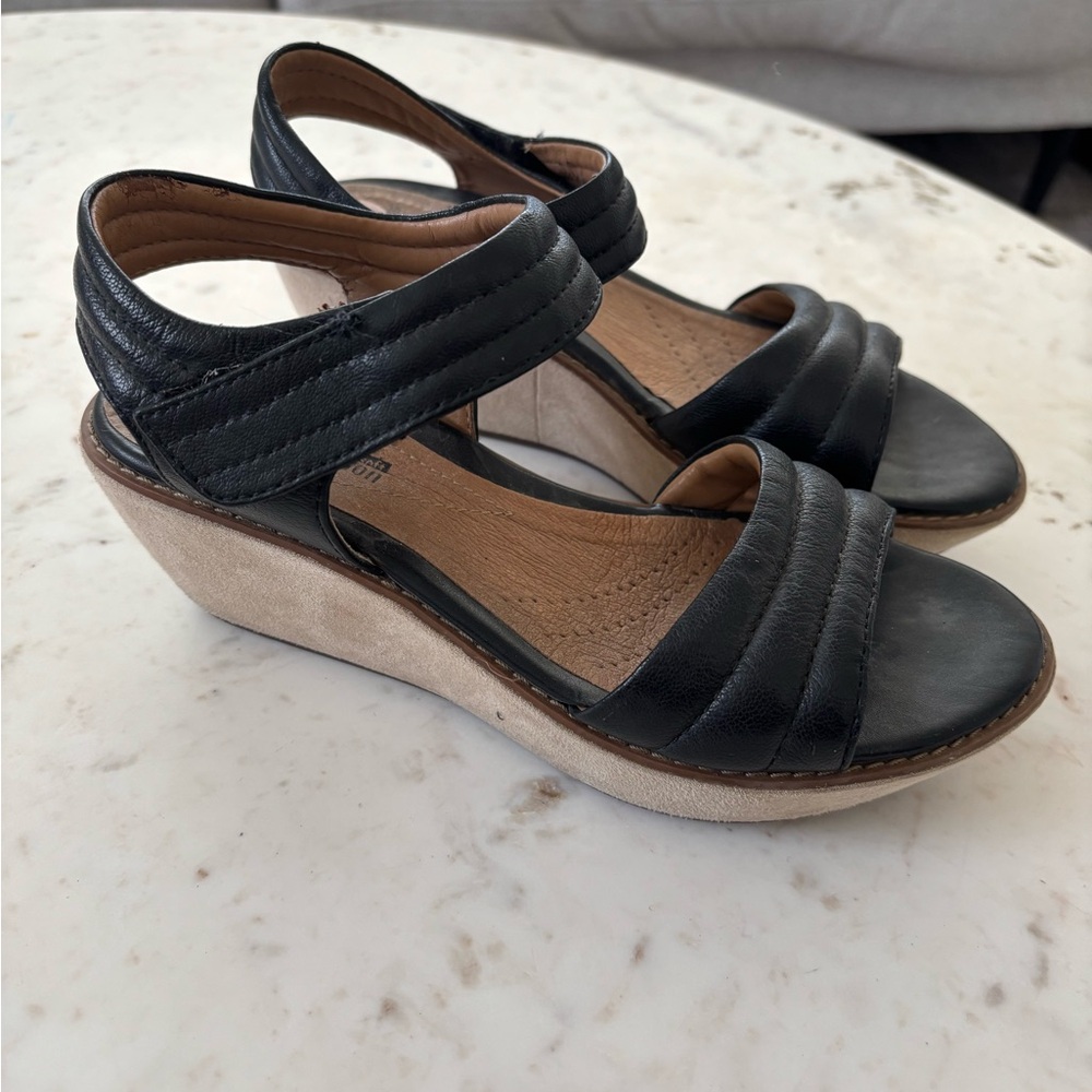 Clark’s Black Wedge Sandals sz 6.5